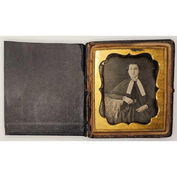 1/6th Plate Daguerreotype Of A Young Woman At A Table In Half Union Case & Cover - Picture 2 of 11